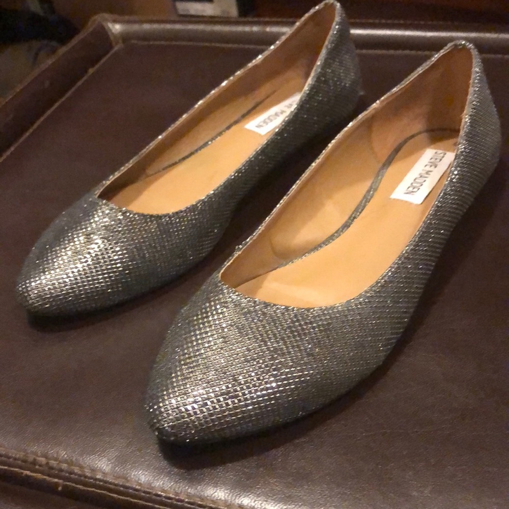 Silver Black flat shoe